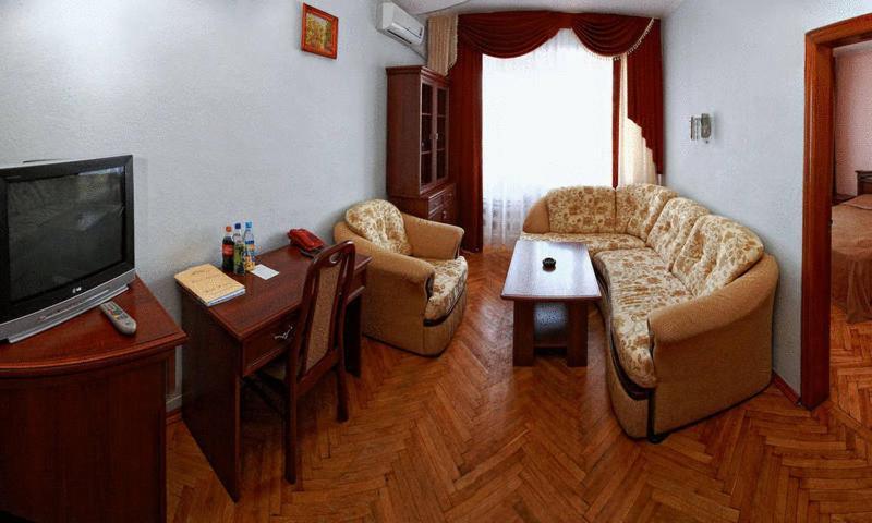 Kremin Hotel Krementchouk Extérieur photo