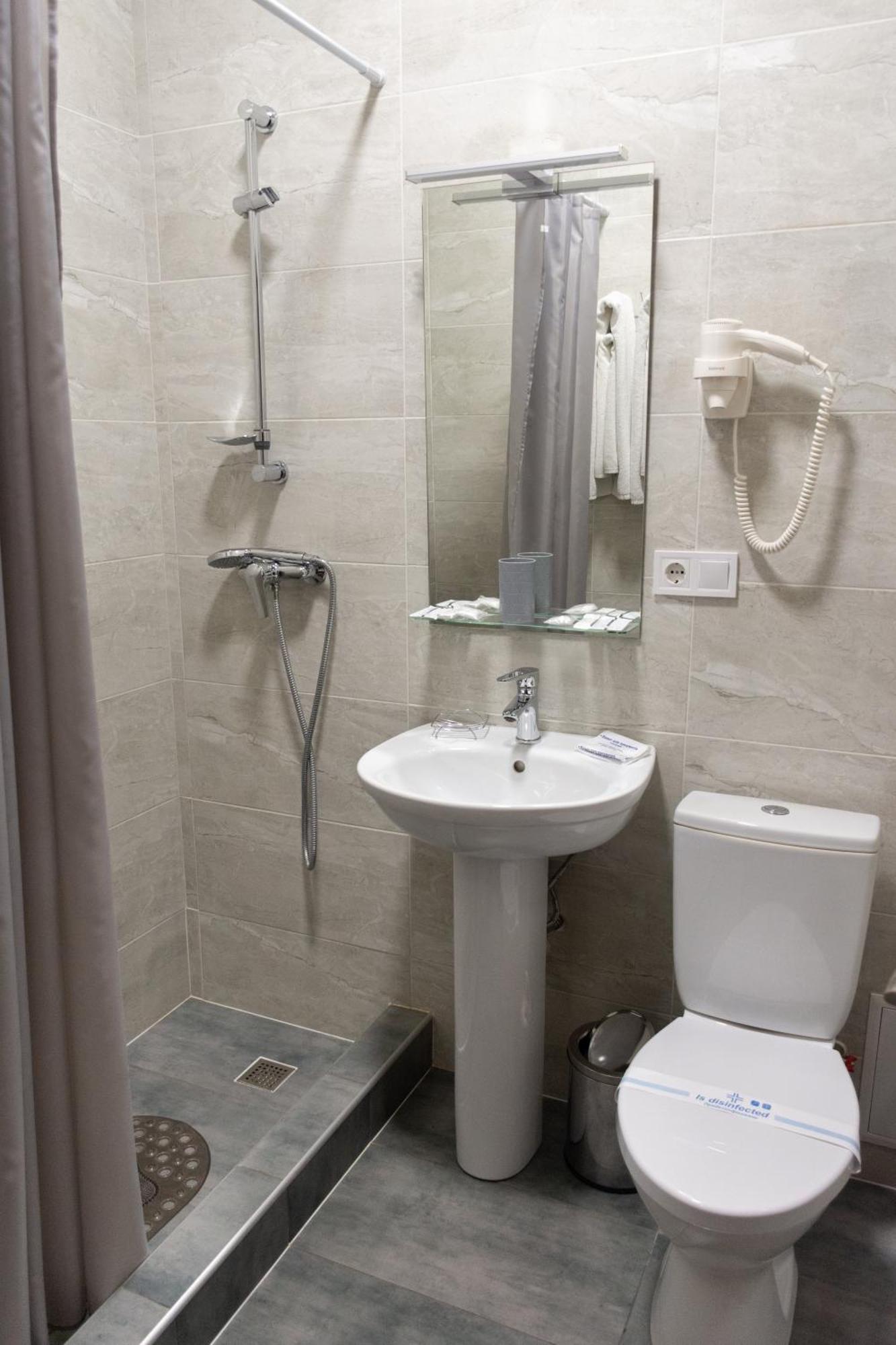 Kremin Hotel Krementchouk Extérieur photo