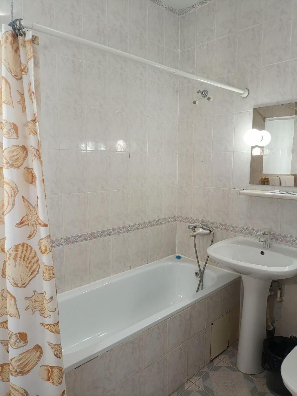 Kremin Hotel Krementchouk Extérieur photo