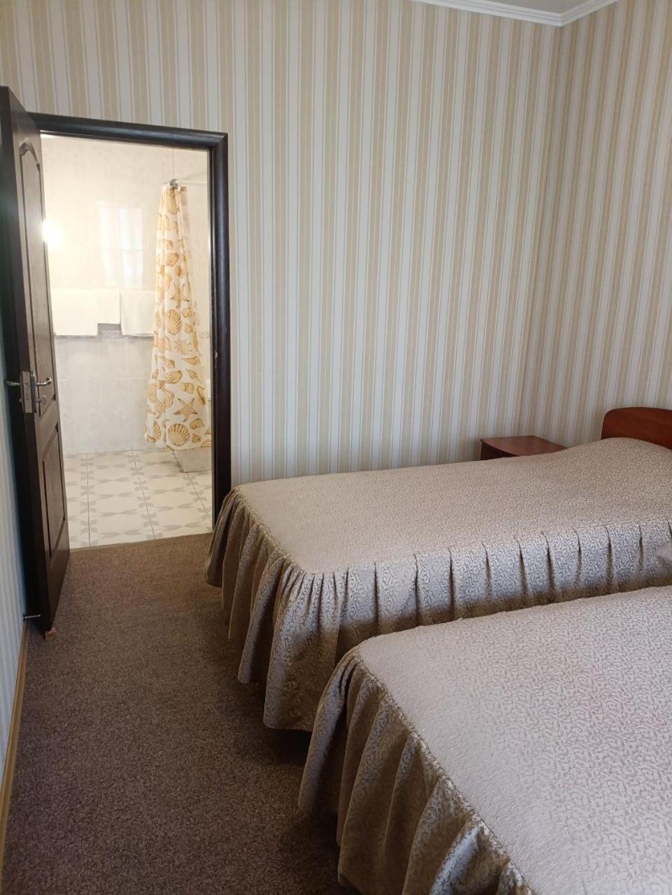 Kremin Hotel Krementchouk Extérieur photo