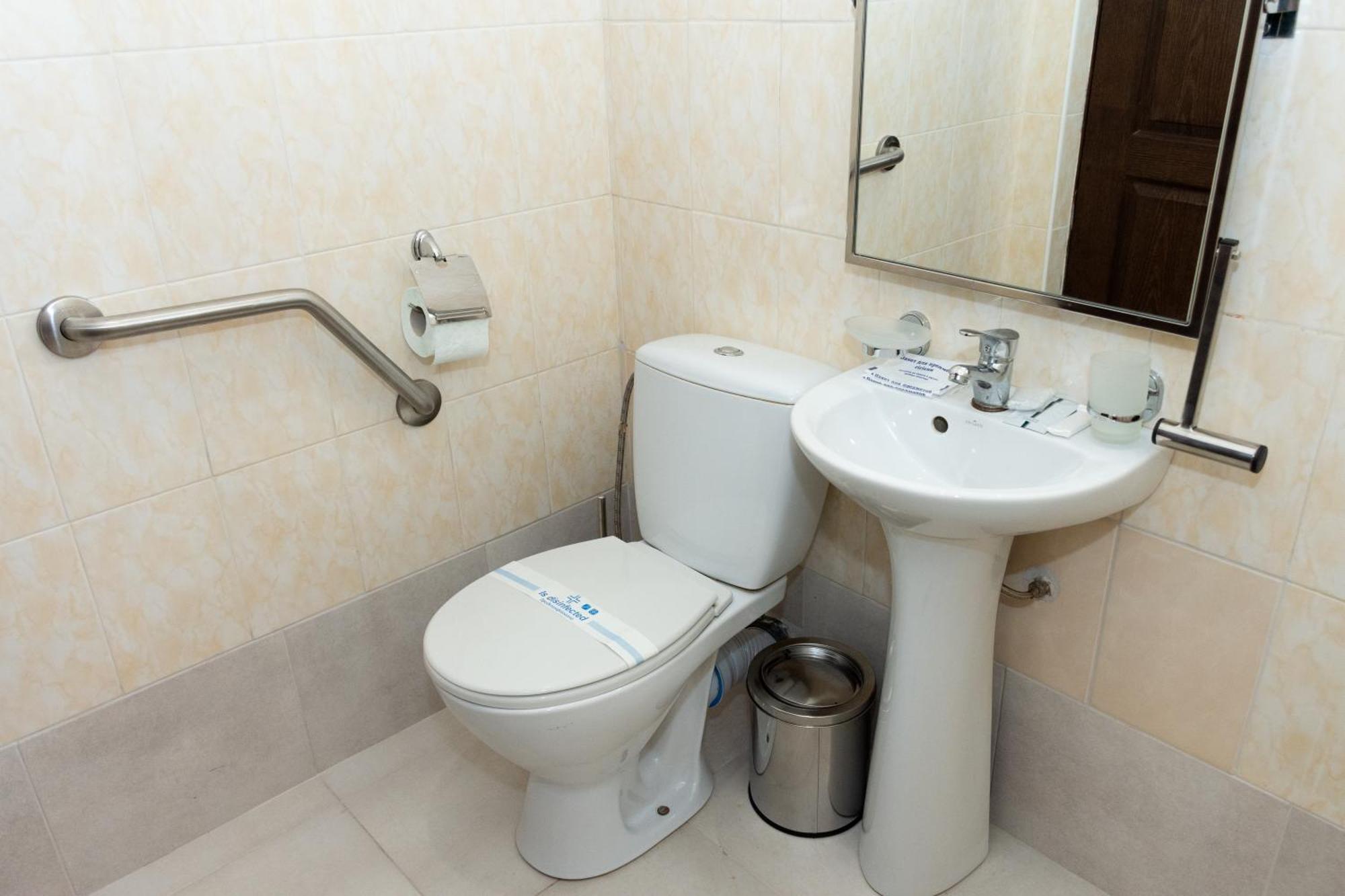 Kremin Hotel Krementchouk Extérieur photo