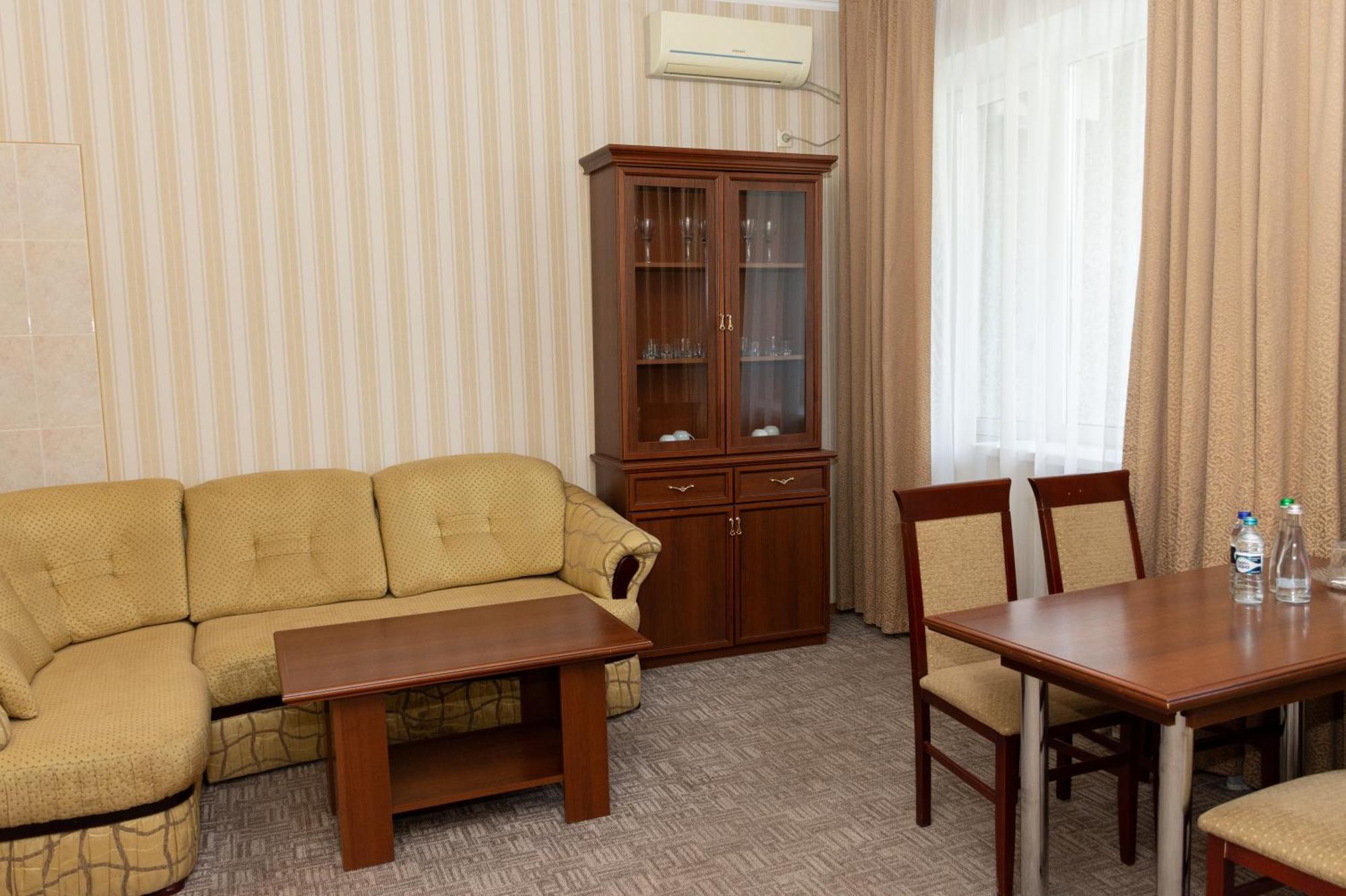 Kremin Hotel Krementchouk Extérieur photo