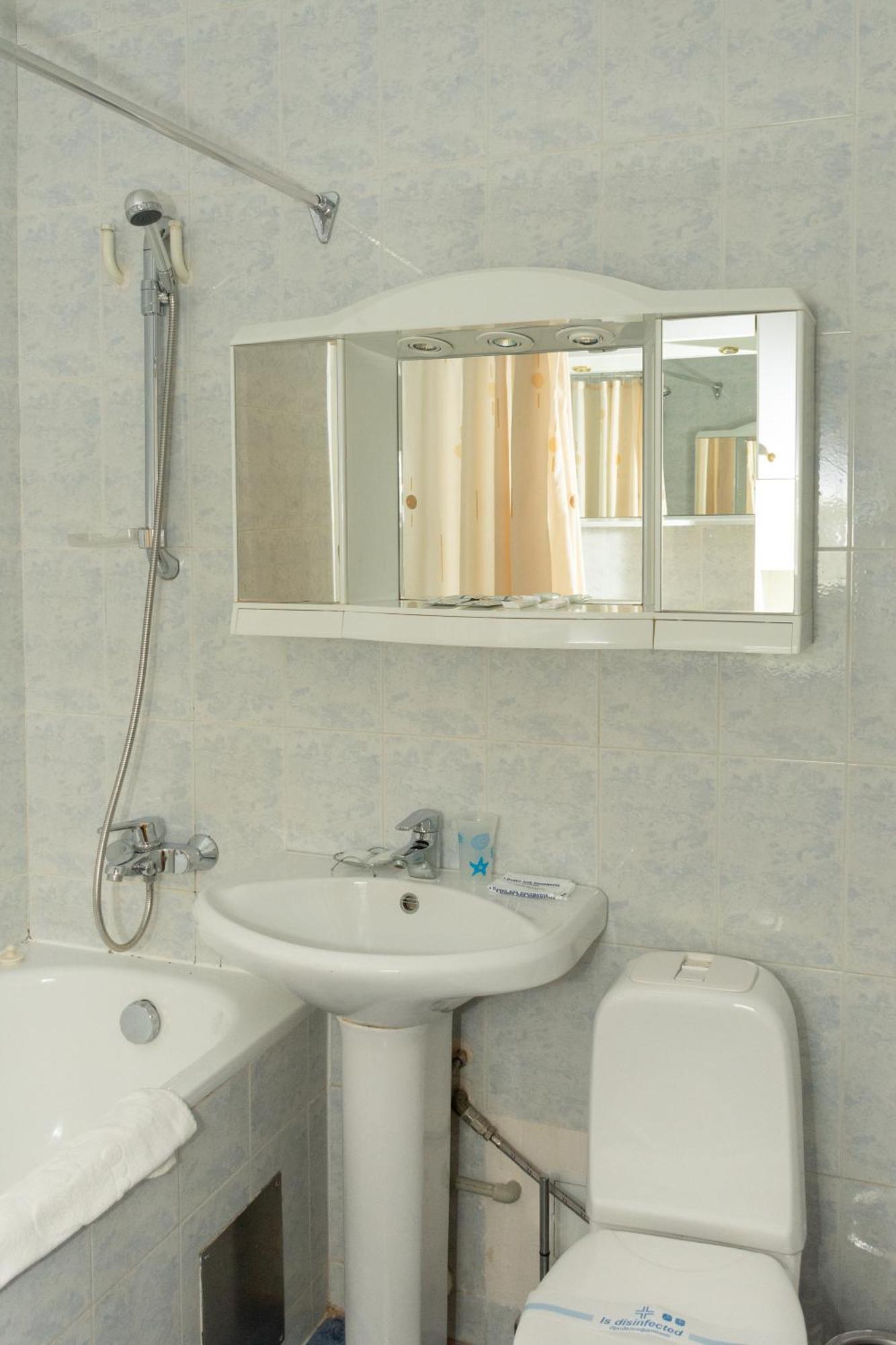 Kremin Hotel Krementchouk Extérieur photo