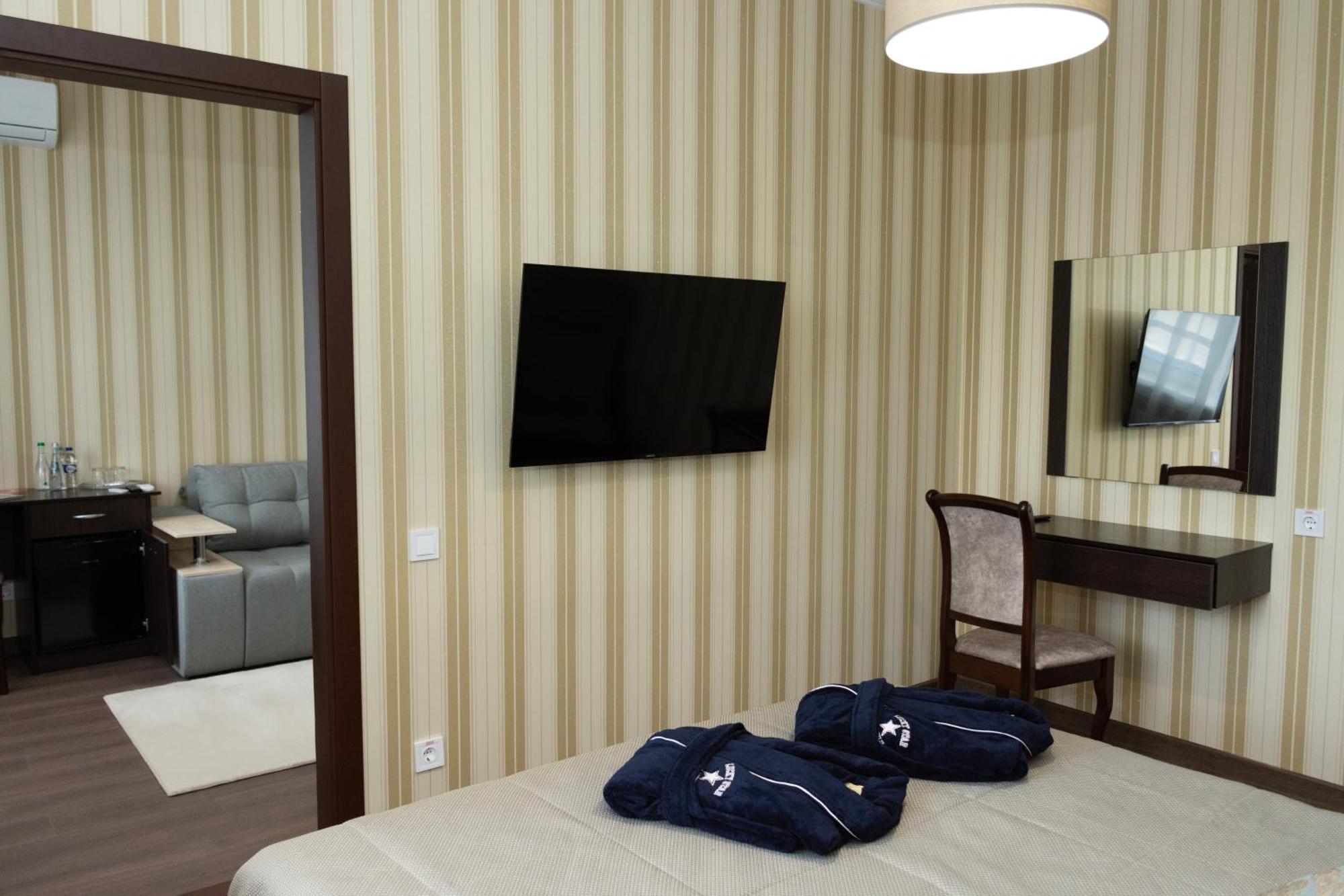 Kremin Hotel Krementchouk Extérieur photo