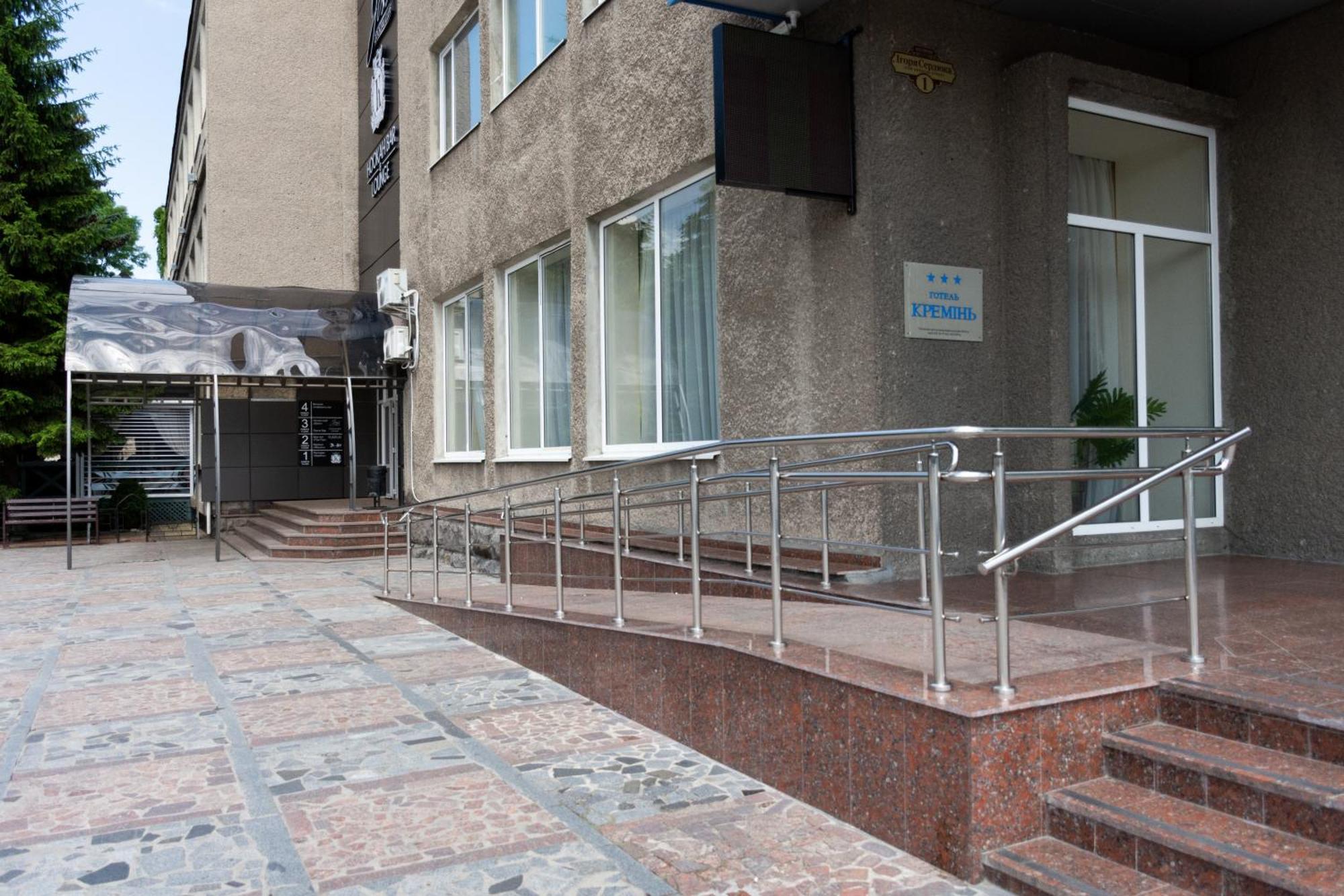 Kremin Hotel Krementchouk Extérieur photo
