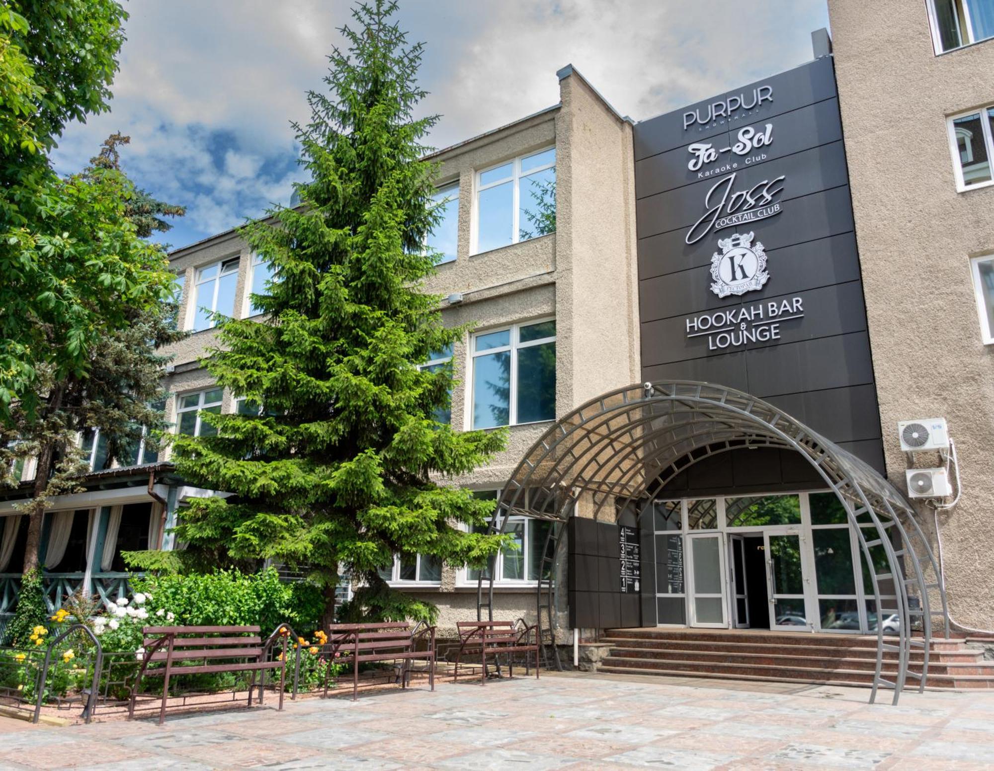 Kremin Hotel Krementchouk Extérieur photo