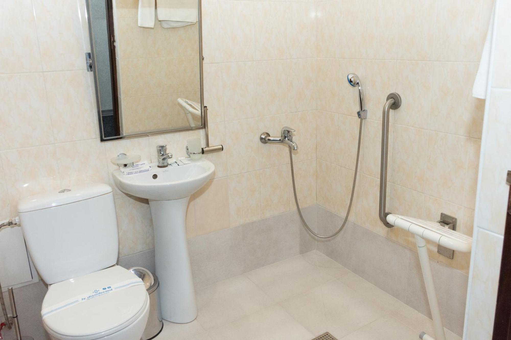 Kremin Hotel Krementchouk Extérieur photo