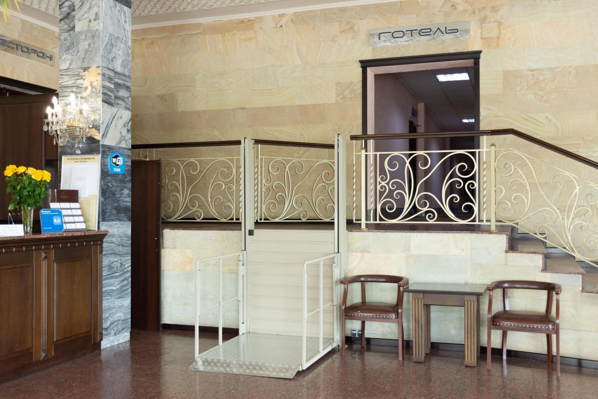 Kremin Hotel Krementchouk Extérieur photo