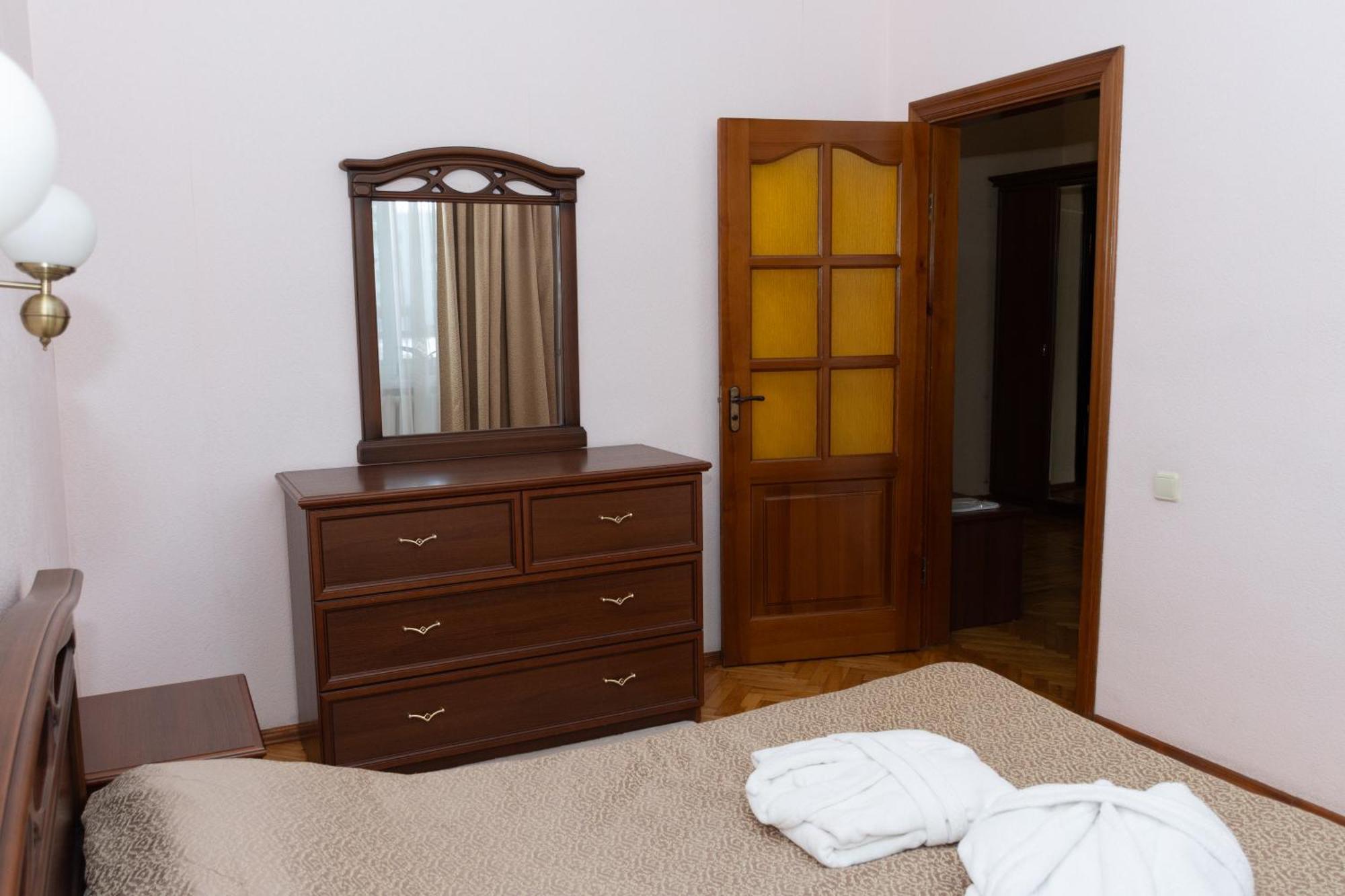 Kremin Hotel Krementchouk Extérieur photo