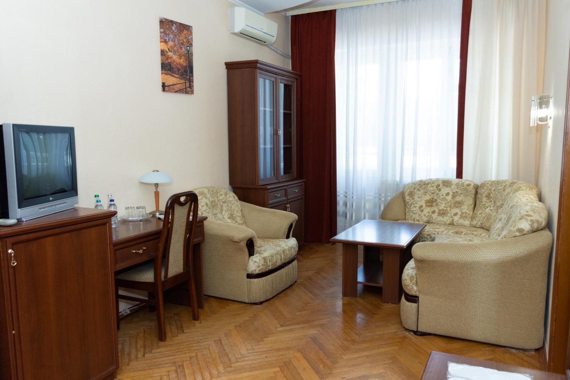 Kremin Hotel Krementchouk Extérieur photo