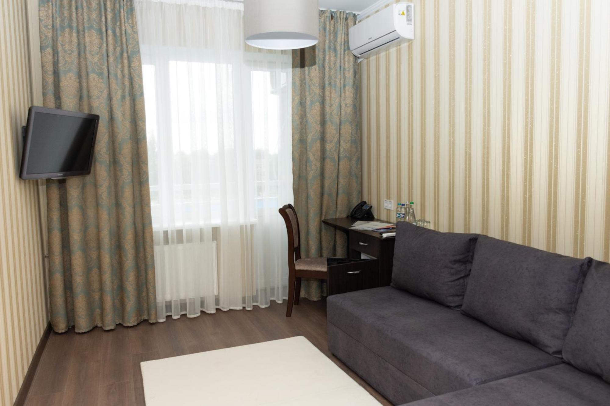 Kremin Hotel Krementchouk Extérieur photo