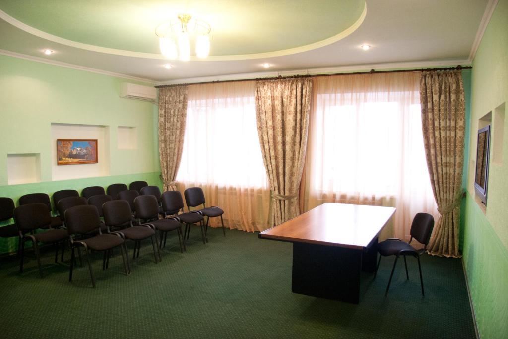 Kremin Hotel Krementchouk Extérieur photo